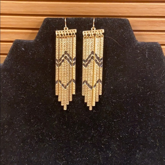 costume Jewelry - Golden Metal fringe gold statement earrings GUC 3”